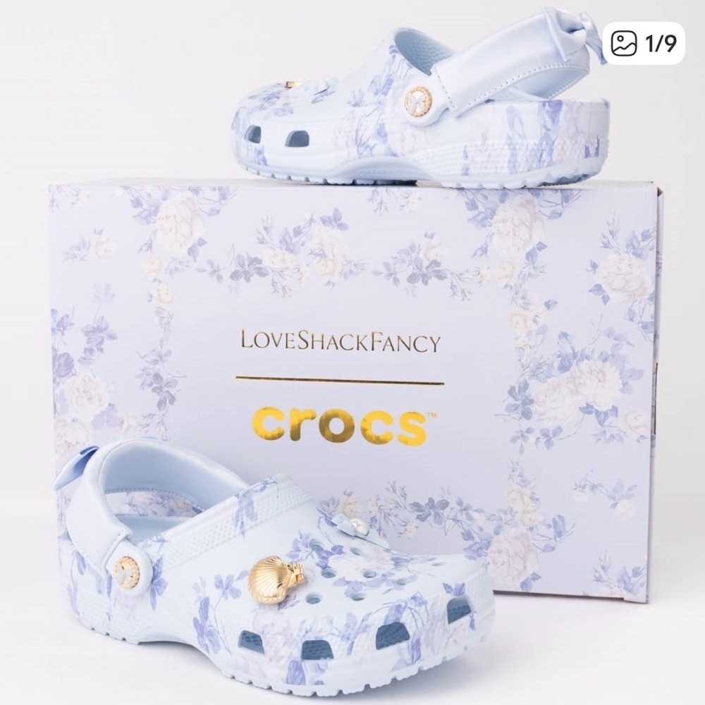 LoveShackFancy × Crocs Women
Classic Clog - Mineral Blue Floral Print
Size 7 NWT